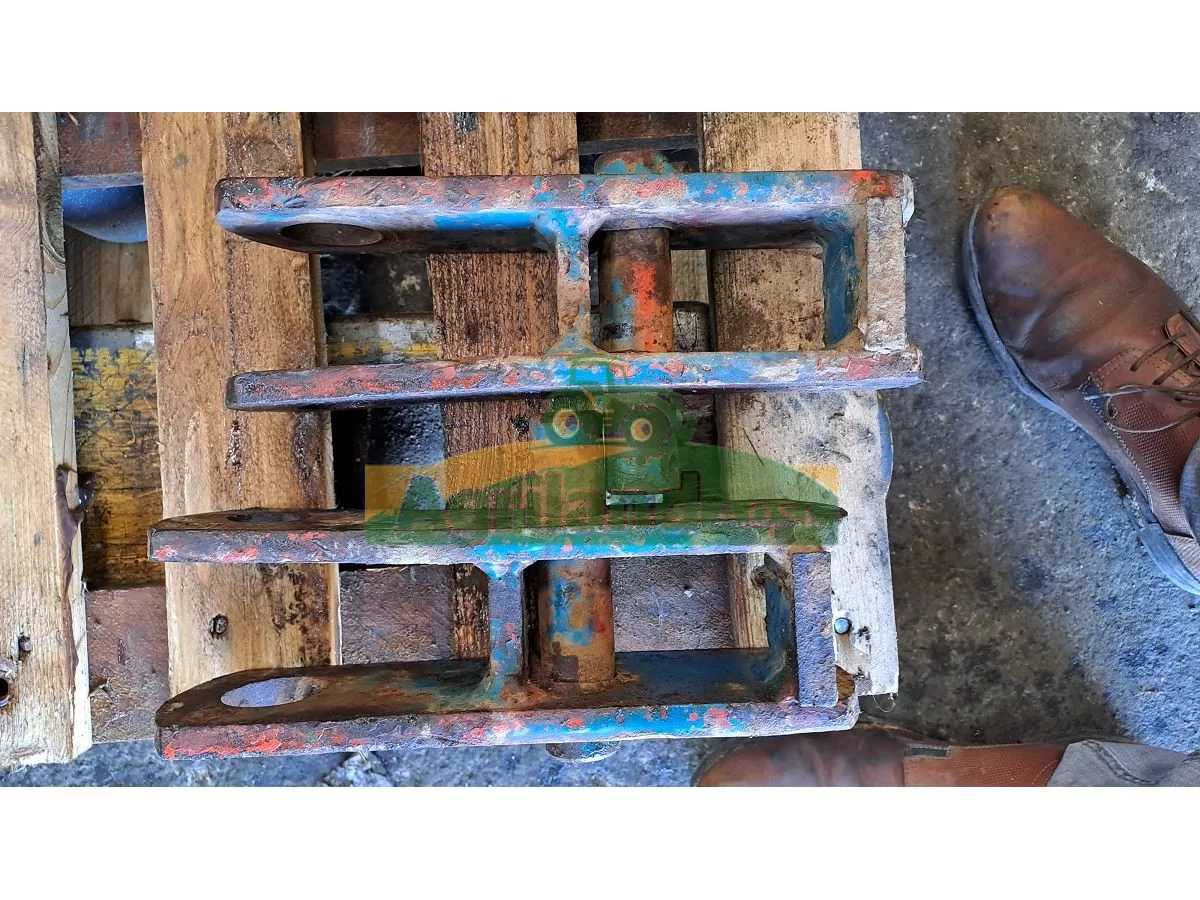 CHAPPE D ATTELAGE DROITE ET GAUCHE LP : 921