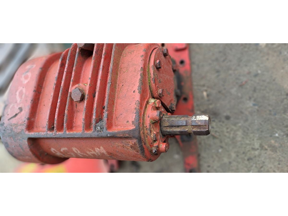 BOITIER PRINCIPAL AVEC ARBRE INTERMEDIAIRE