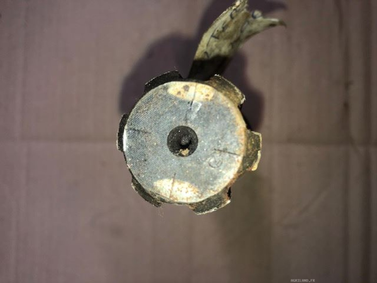 DEMI ARBRE DU BOITIER INFERIEUR  LP : 1233