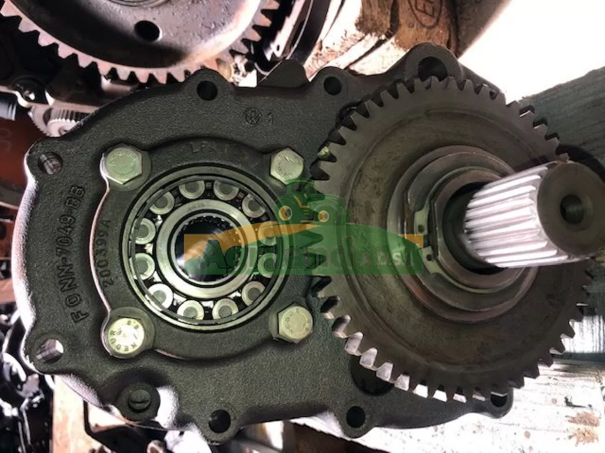 COUVERCLE ARRIERE DE TRANSMISSION AVEC ARBRE ET PIGNON 