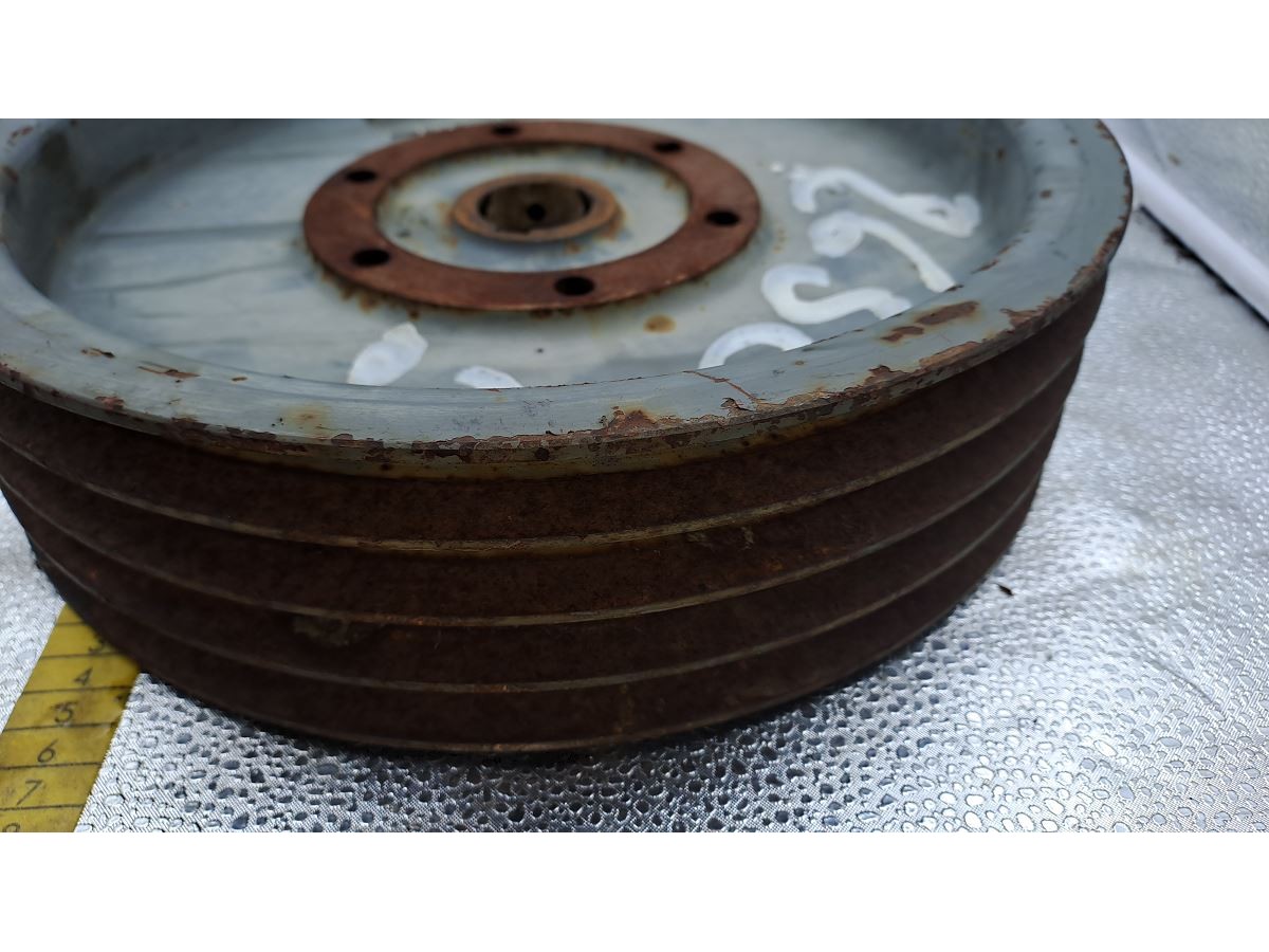 POULIE MENANTE (MOYEU CLAVETTE) DIAM EXT 320 4 GORGES