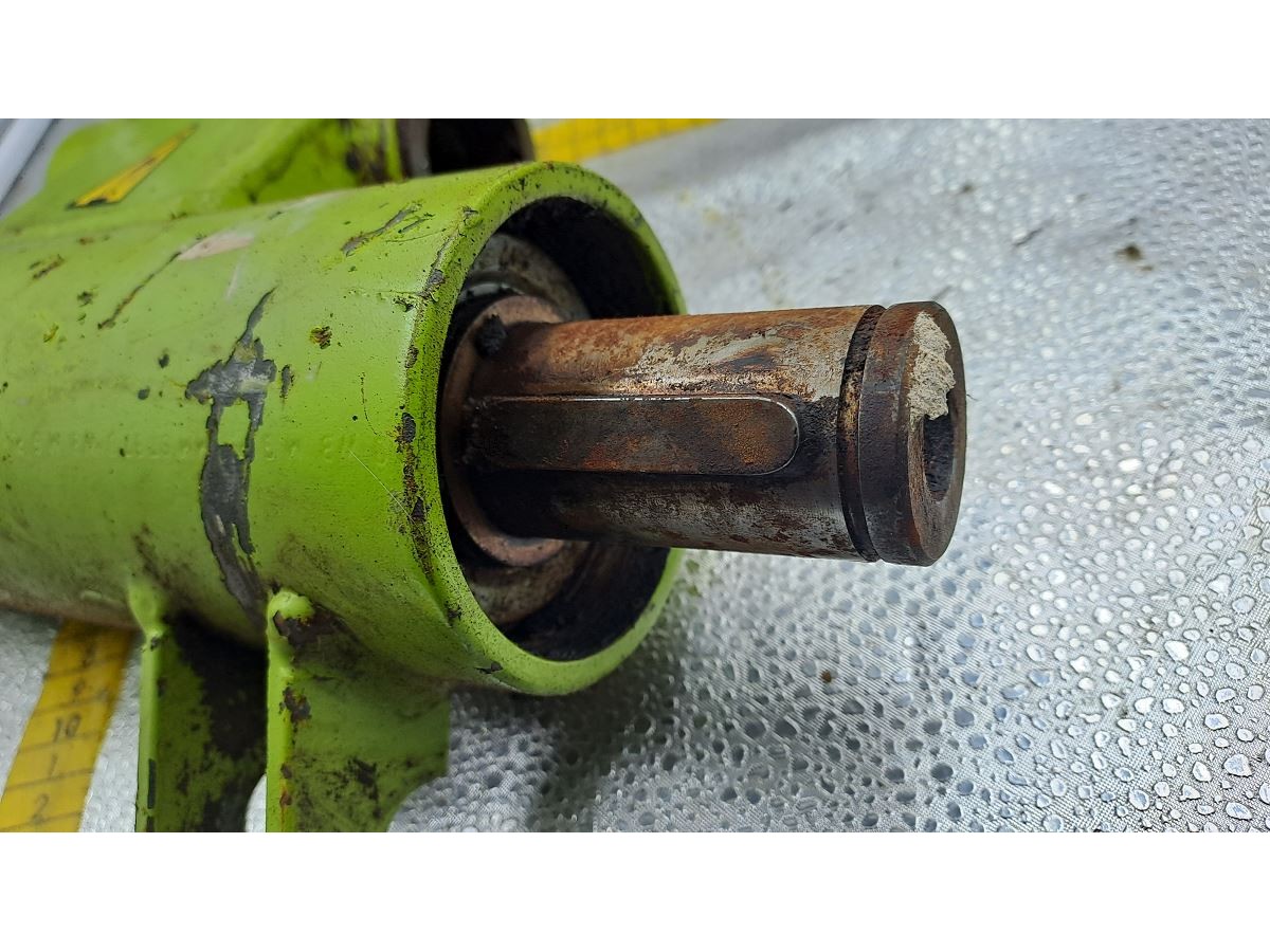 PALIER DE LA POULIE MENANTE COMPLET AVEC AXE ET ROULEMENTS