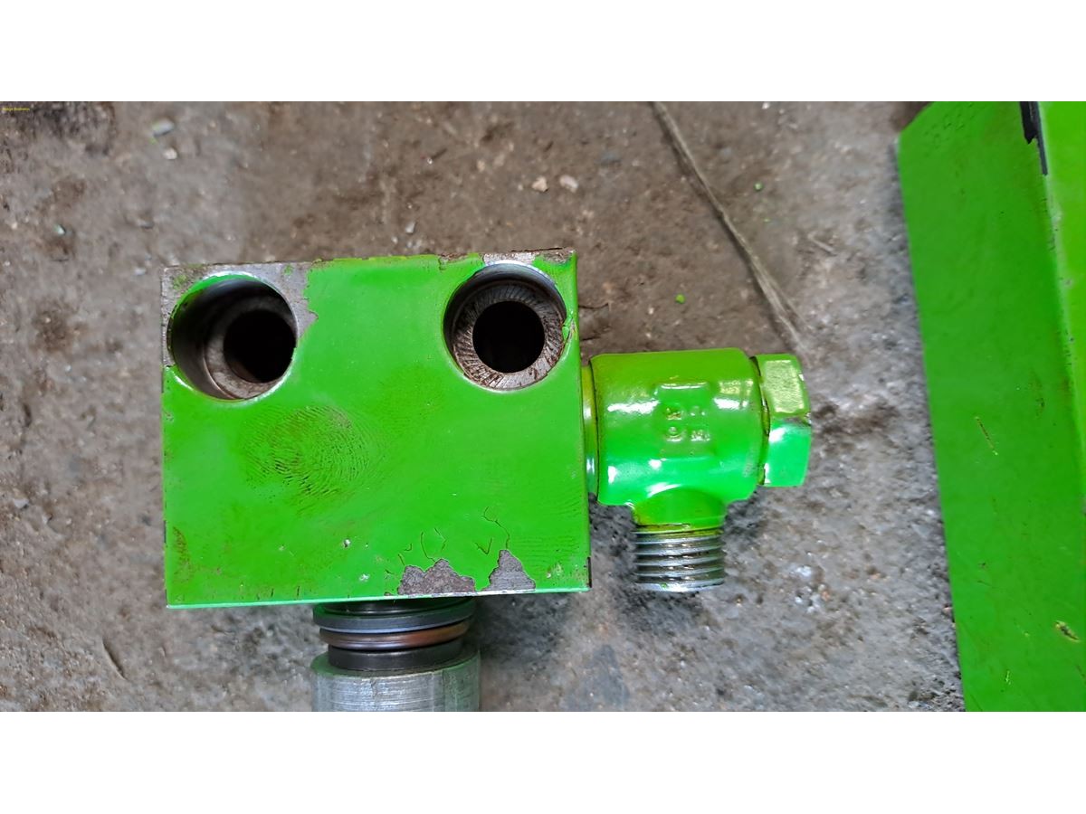 VALVE HYDRAULIQUE (CLAPET ANTICHUTE) VERIN DE CAVAGE