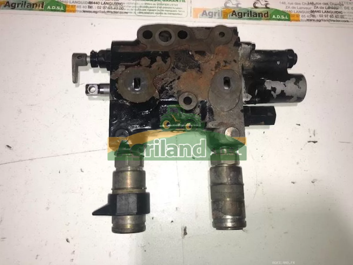 ENSEMBLE DE VALVES  HYDRAULIQUES  AVEC LEVIER 