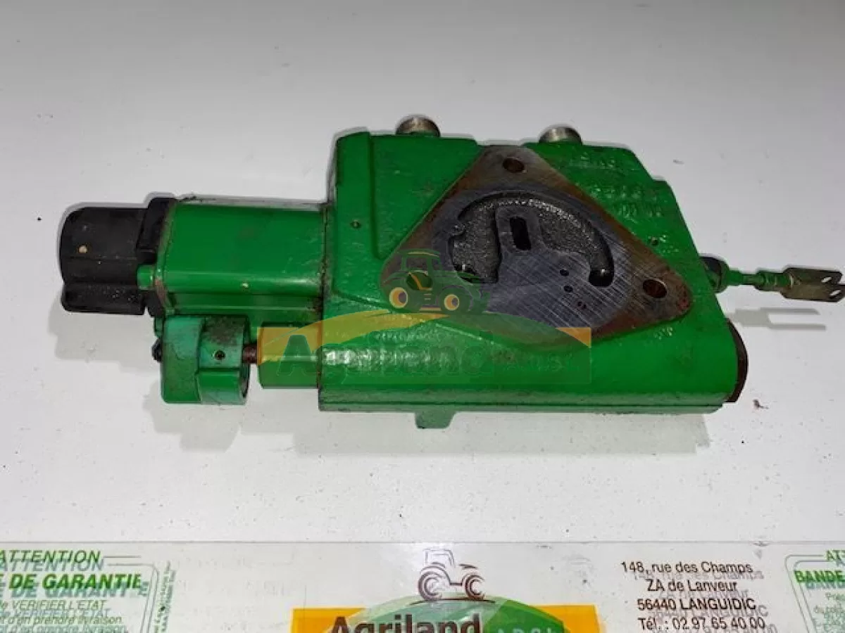 DISTRIBUTEUR HYDRAULIQUE 