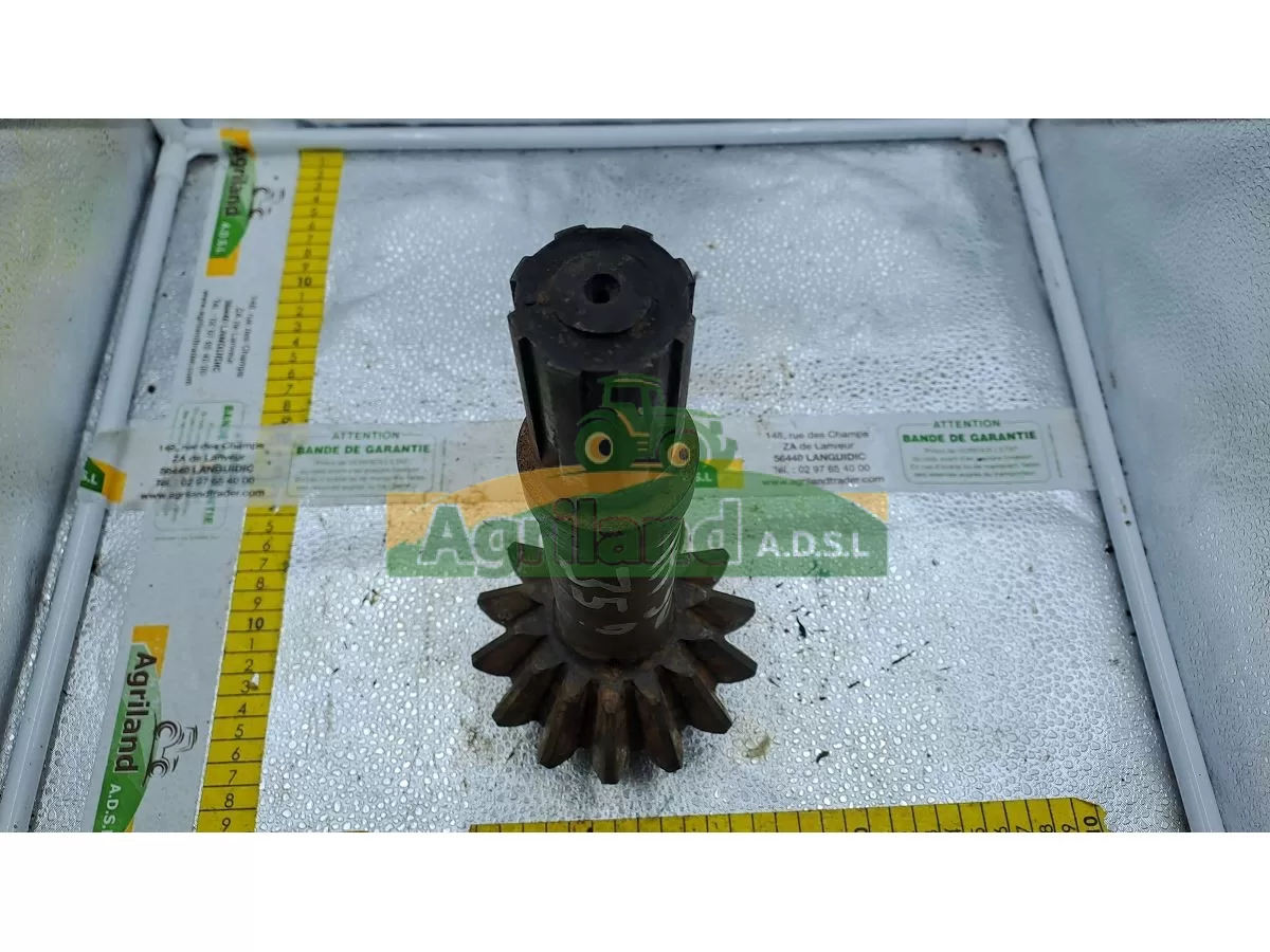 ARBRE AVEC PIGNON CONIQUE Z14