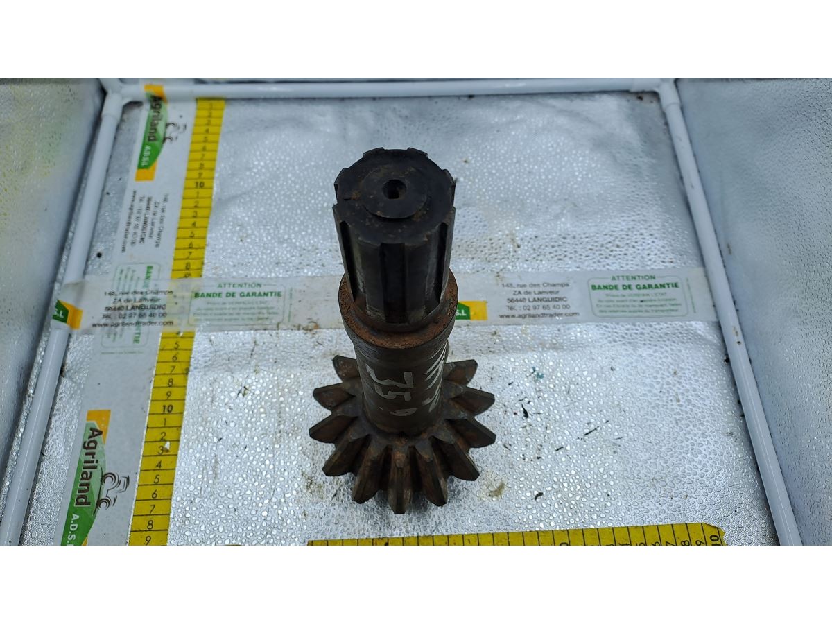 ARBRE AVEC PIGNON CONIQUE Z14