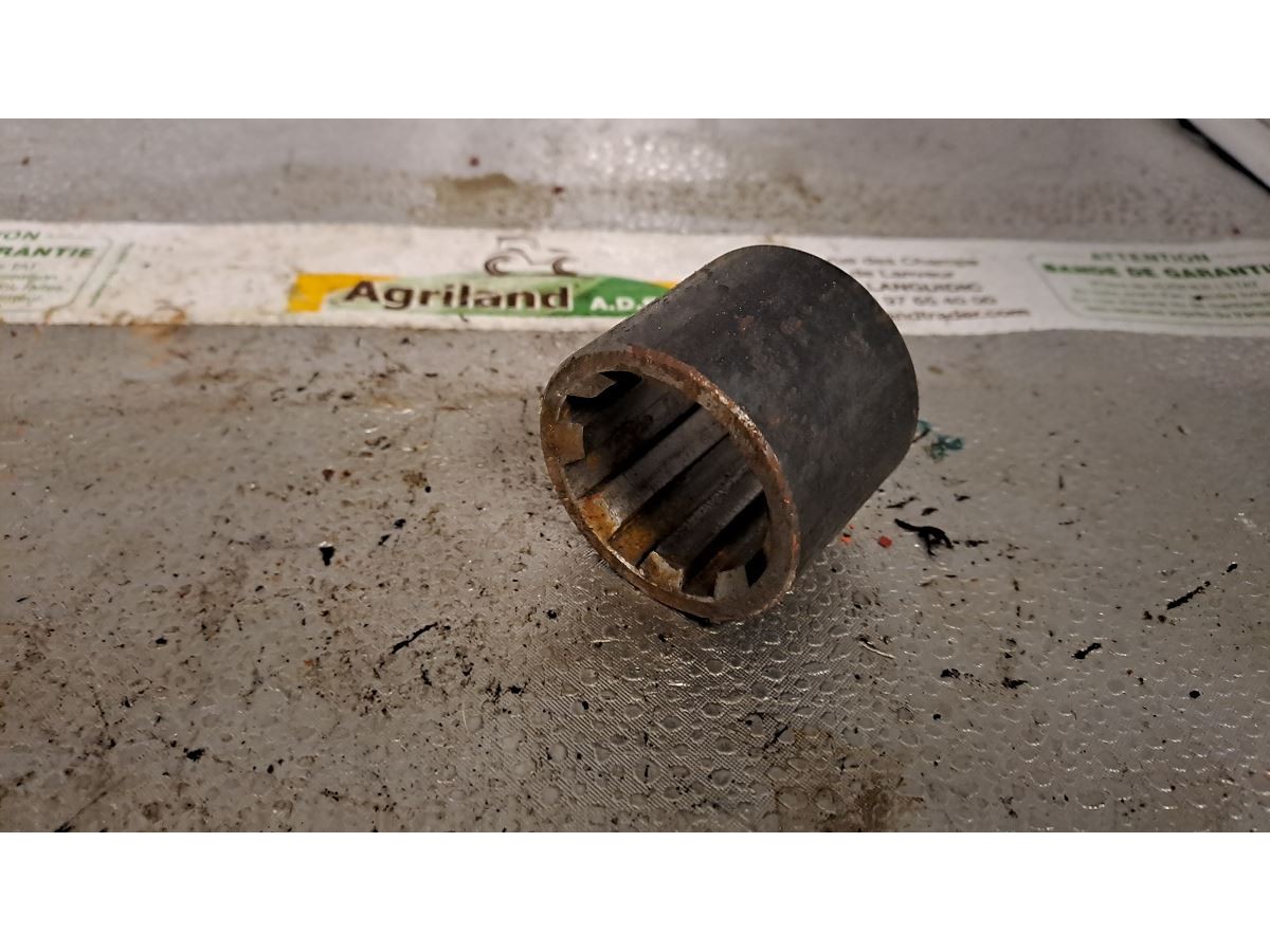 DOUILLE BLOCAGE PIGNON DE BOITIER LONG=40