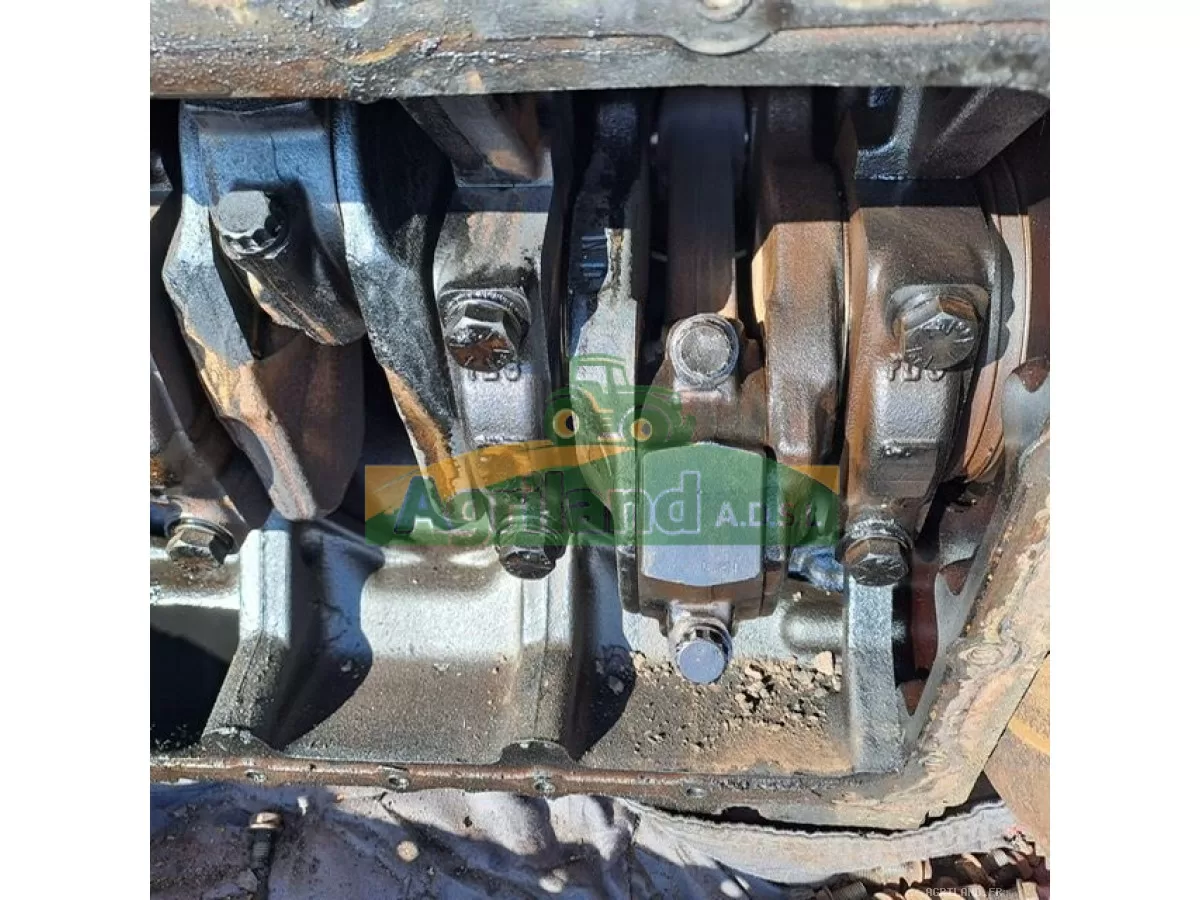 MOTEUR EMBIELLE 6068TL051 AVEC CULASSE À SURFACE ET ETANCHEITE ( JOINTS À FAIRE) 