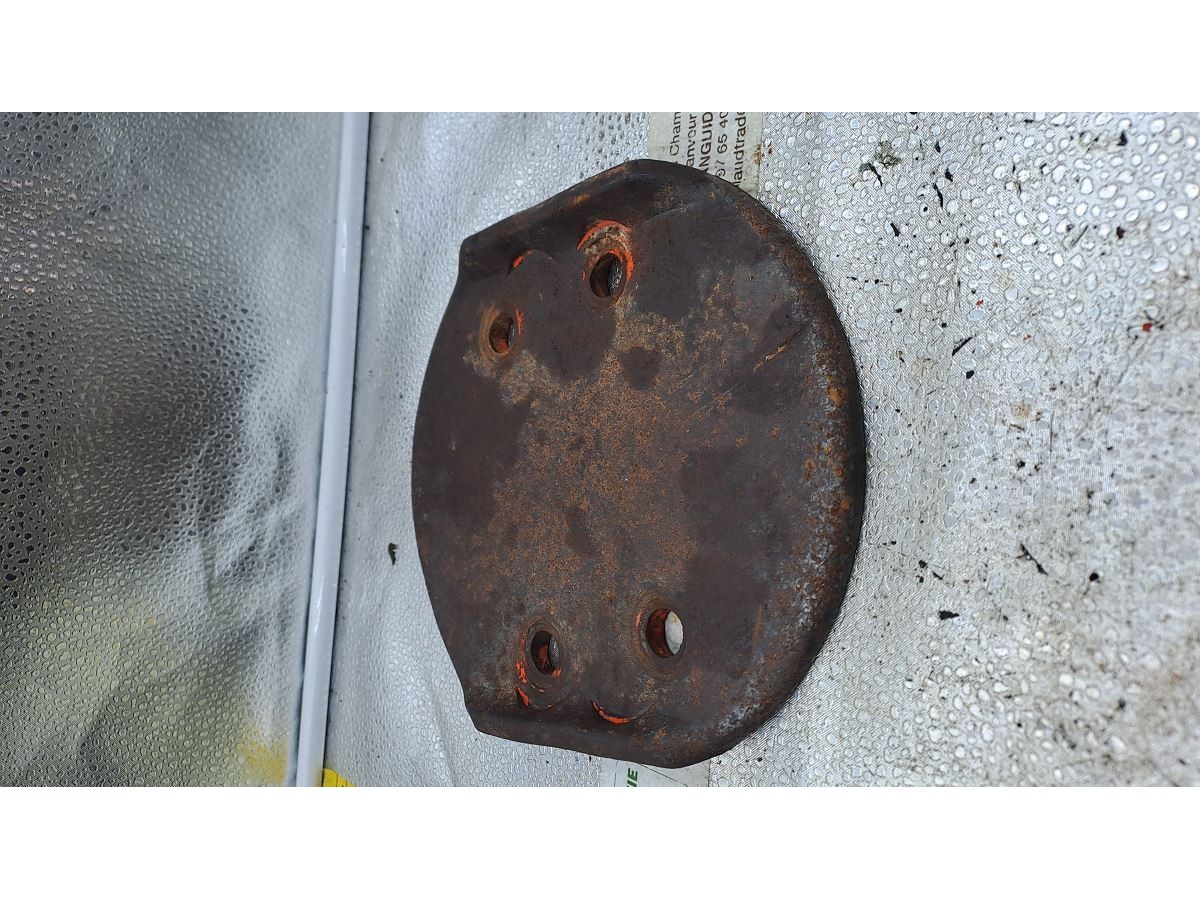 PLAQUE INFERIEURE LATERALE TROU DE FIXATION 14MM