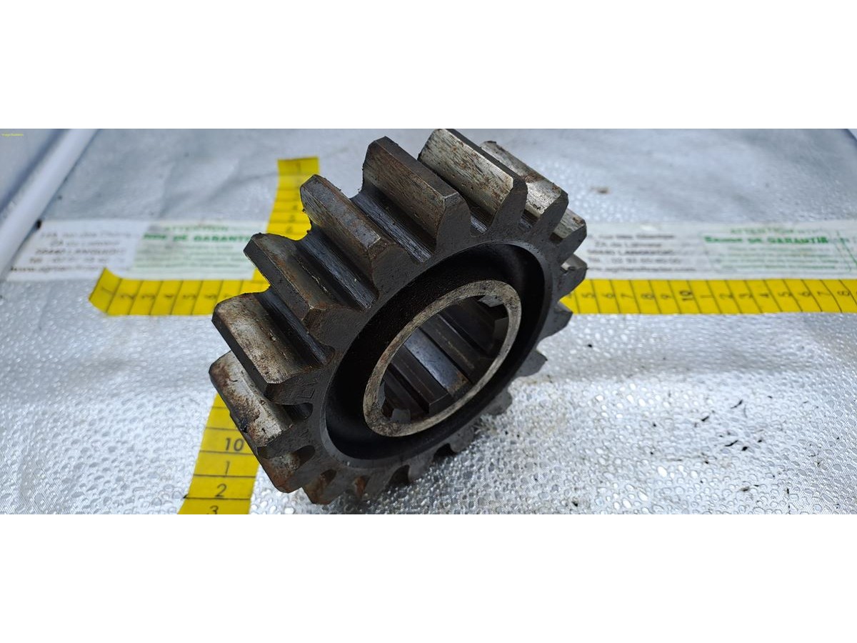 PIGNON DE BOITIER Z17