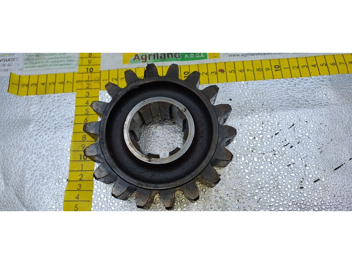 PIGNON DE BOITIER Z18 