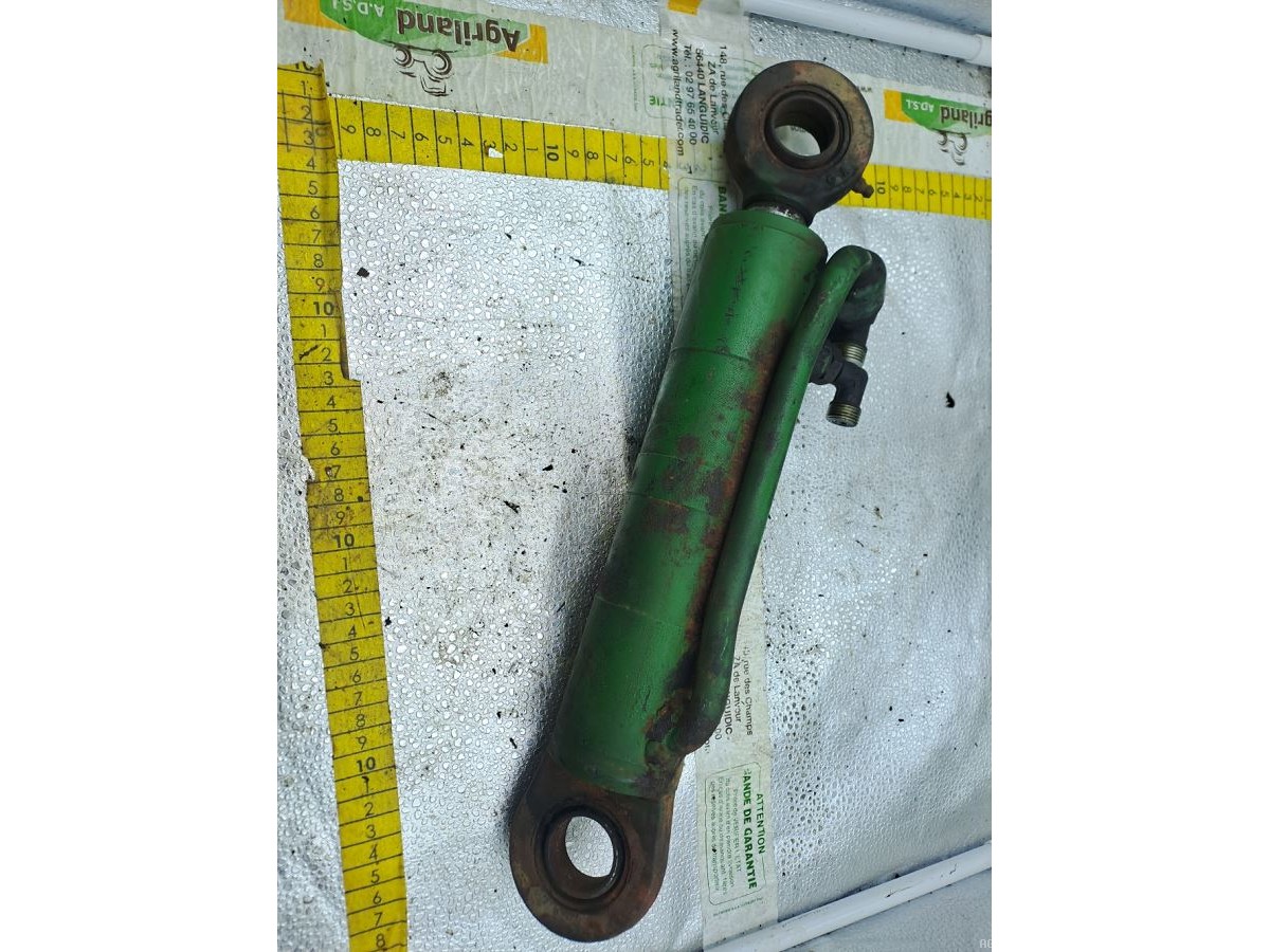 VERIN DE SUSPENSION PONT AVANT 