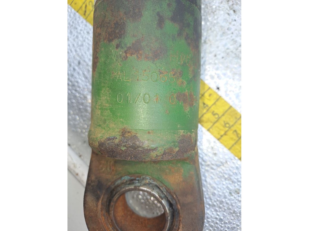 VERIN DE SUSPENSION PONT AVANT 