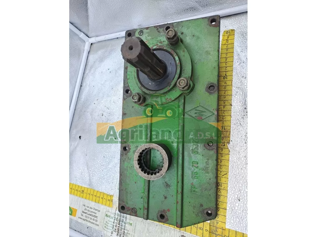 COUVERCLE ARRIERE AVEC ARBRE ET DOUILLE DE RACCORDEMENT