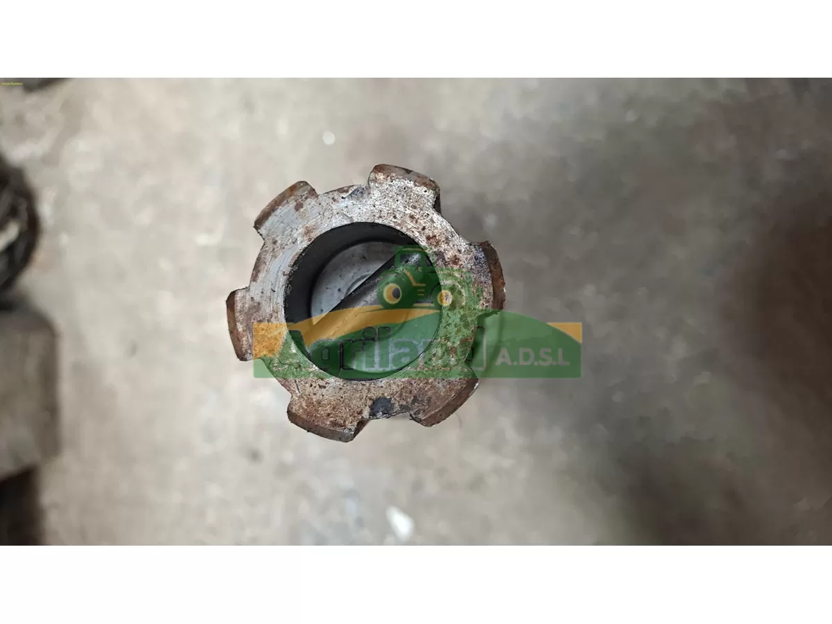 ARBRE DE BOITIER R 700 MODELE SPECIAL AVEC ENTRAINEMENT DE LA POMPE PAR UNE MECANINDUS LP : 1861