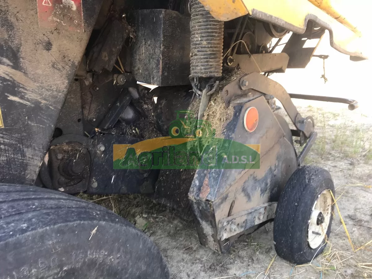 NEW-HOLLAND BR 750
