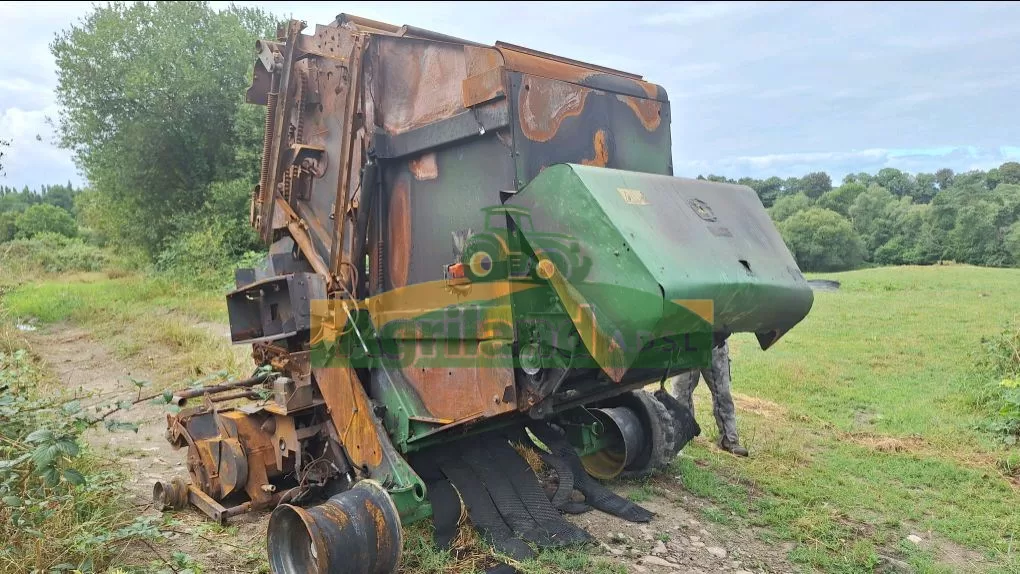 JOHN DEERE 864